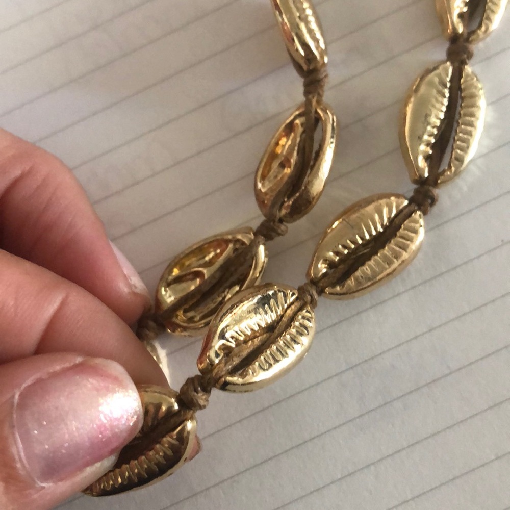 Shell necklace from lulus - Picture 4 of 6